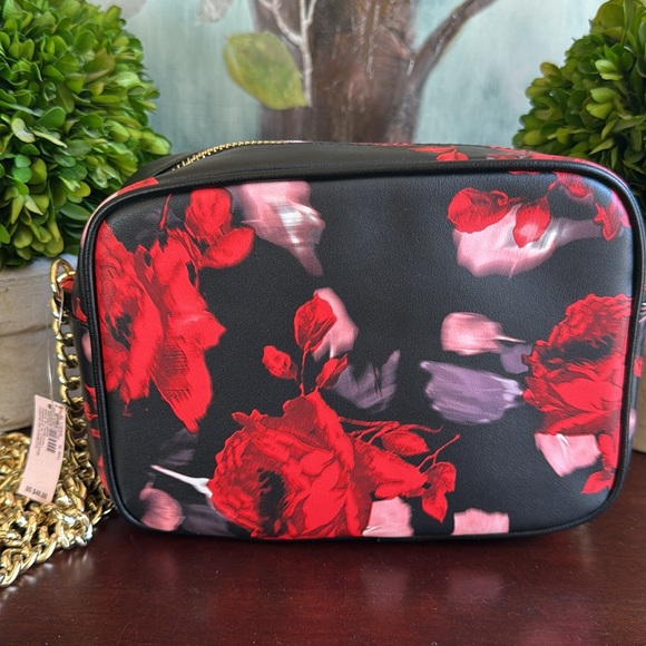 VICTORIA'S SECRET 🖤BLACK & RED❤️ BOLD FLORAL CHAIN STRAP CROSSBODY BAG 🌟NWT🌟 - Picture 9 of 17